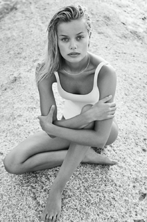 Frida Aasen feet photo thumbnail