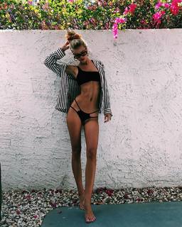 Frida Aasen feet photo thumbnail