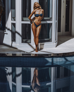 Frida Aasen feet photo thumbnail