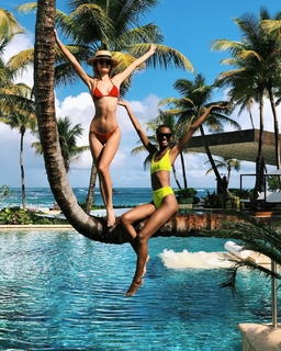 Frida Aasen feet photo thumbnail