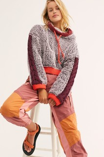 Frida Aasen feet photo thumbnail