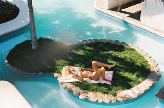 Frida Aasen feet photo thumbnail