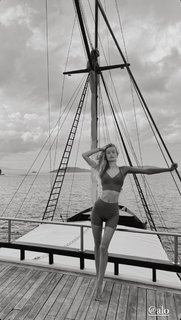 Frida Aasen feet photo thumbnail