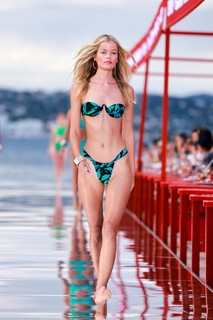 Frida Aasen feet photo thumbnail