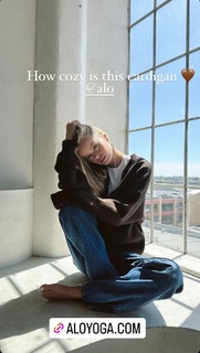 Frida Aasen feet photo thumbnail