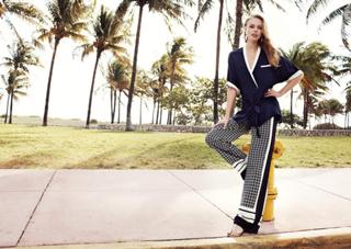 Frida Gustavsson feet photo 14