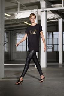 Frida Gustavsson feet photo 3