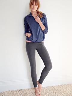 Frida Gustavsson feet photo 3