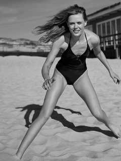 Frida Gustavsson feet photo 3