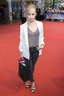 Friederike Kempter feet photo thumbnail