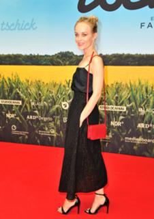 Friederike Kempter feet photo thumbnail