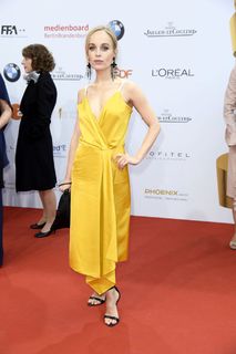 Friederike Kempter feet photo thumbnail