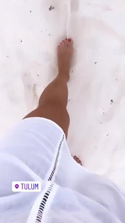 Froukje de Both feet photo 5