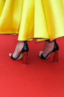 Frédérique Bel feet photo thumbnail