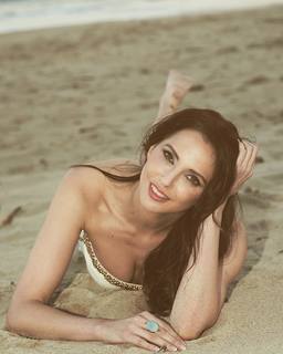 Frédérique Bel feet photo thumbnail