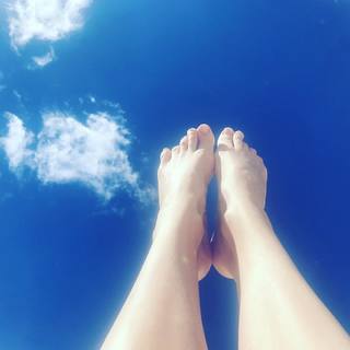 Frédérique Bel feet photo thumbnail