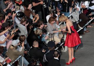 Frédérique Bel feet photo thumbnail