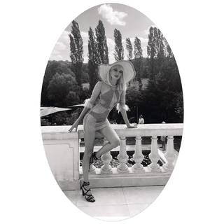 Frédérique Bel feet photo thumbnail