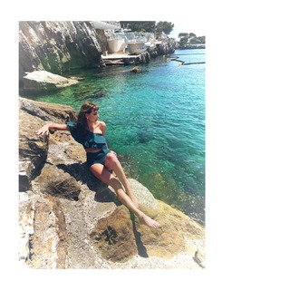 Frédérique Bel feet photo thumbnail