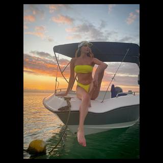 Frédérique Bel feet photo thumbnail