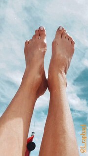 Frédérique Bel feet photo thumbnail