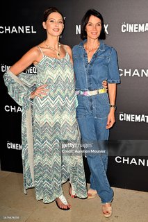 Frédérique Bel feet photo thumbnail