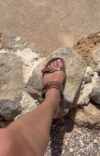 Frédérique Bel feet photo 1