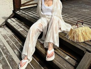 Fulya Zenginer feet photo 4