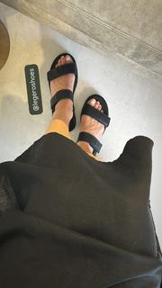 Funda Vanroy feet photo 1