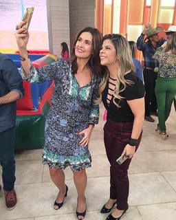 Fátima Bernardes feet photo thumbnail