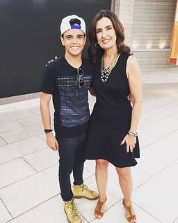 Fátima Bernardes feet photo thumbnail