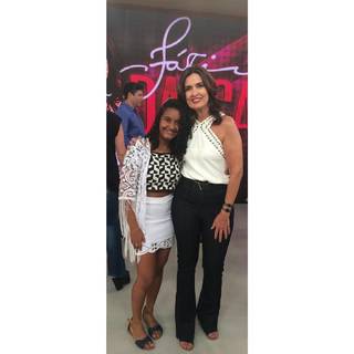 Fátima Bernardes feet photo thumbnail