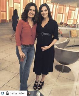 Fátima Bernardes feet photo thumbnail