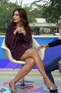 Fátima Bernardes feet photo thumbnail