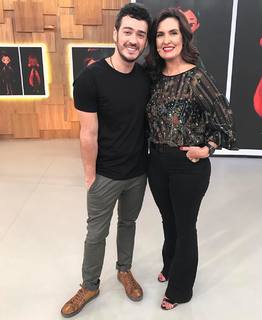 Fátima Bernardes feet photo thumbnail