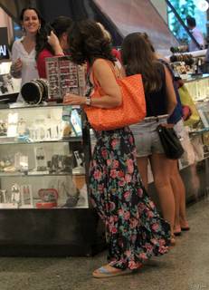 Fátima Bernardes feet photo thumbnail