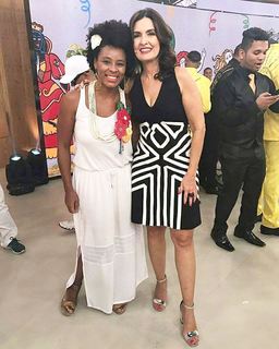 Fátima Bernardes feet photo thumbnail