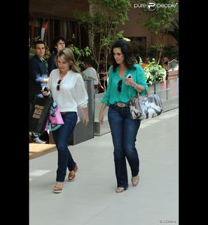 Fátima Bernardes feet photo thumbnail