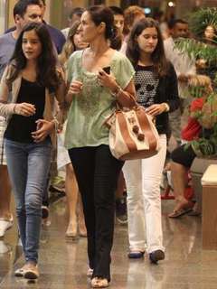 Fátima Bernardes feet photo thumbnail