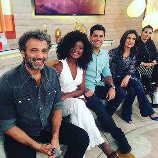 Fátima Bernardes feet photo thumbnail