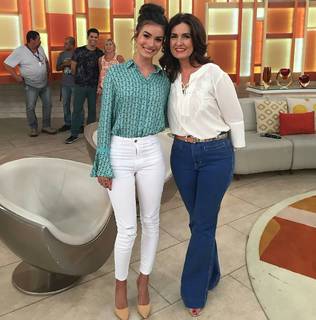 Fátima Bernardes feet photo thumbnail