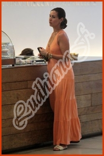 Fátima Bernardes feet photo thumbnail