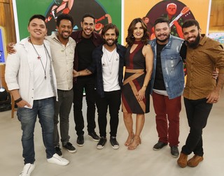 Fátima Bernardes feet photo thumbnail