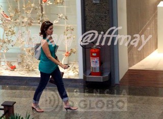 Fátima Bernardes feet photo thumbnail