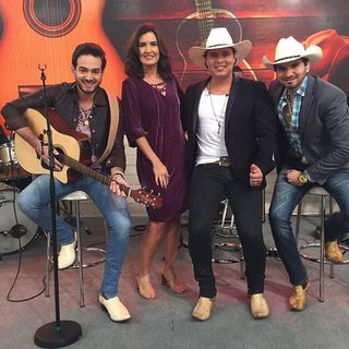 Fátima Bernardes feet photo thumbnail