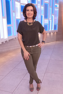 Fátima Bernardes feet photo thumbnail