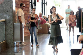 Fátima Bernardes feet photo thumbnail