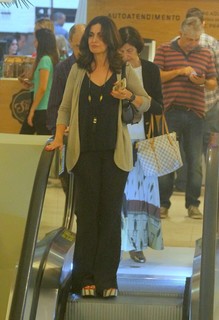 Fátima Bernardes feet photo thumbnail