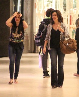 Fátima Bernardes feet photo thumbnail