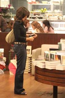 Fátima Bernardes feet photo thumbnail